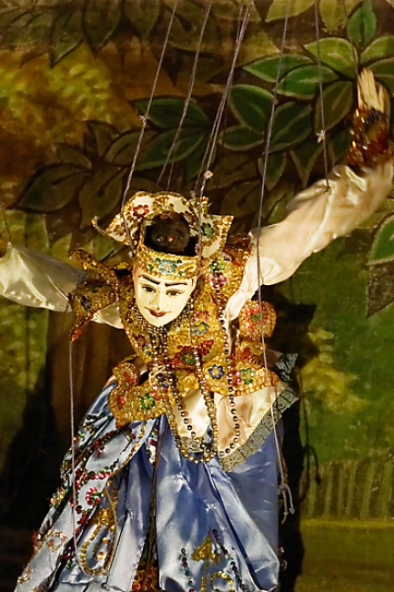 Pagan-diner marionnettes-028